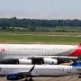jetBlue Airways - Airbus A321-231(WL) - N984JB "SuaveMenta"<br />Asiana Airlines - Airbus A380-841 - HL7635<br />JFK - Poolarea TWA Hotel - 17.8.2019 - 2:21 PM<br />