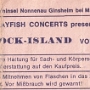 Rock Island Vol. 1 vom 8.-10.8.1975<br />Hochtrabender Titel: Deutschlands größtes Rockfestival. Von den angesagten Bands glänzten fast die Hälfte durch Abwesenheit.<br />Dabei waren: 9 Days Wonder, Amon Düül II, Back Door, Back Street Crawler mit Paul Kossof, Baxter, die an 2 Tagen spielten um die Ausfälle zu kompensieren, Earth & Fire, East of Eden, Embryo, Guru Guru, Hard Cake Special, Jane, Kin Ping Meh, Missus Beastly, Mythos, Omega aus Ungarn, <br />mit einer für damalige Verhältnisse tollen Bühnenshow, Please, Satin Whale, Satyagraha, Thin Lizzy als Hauptattraktion, Tiger B. Smith, die alten Herren der Troggs und eine Band namens Veronica.<br /><br />Ich kann mich nur noch an sonnige Tage und im Auto schlafende Nächte erinnern - und an ein ziemliches Chaos, weil der Veranstalter scheinbar keine Ahnung vom Geschäft hatte und niemand wusste wer als nächstes spielte und welche Band überhaupt vor Ort war. Erstaunlicherweise gibt es im Internet keinerlei Geschichten oder Bilder von diesem Festival, ausser dieser Karte, aber das ist meine, die zählt nicht. Ausser mir scheint niemand da gewesen zu sein.....