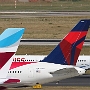 Eurowings - OO-SFL<br />Delta - N845MH<br />Swiss - HB-JCR<br />DUS - Besucherterrasse - 4.7.2019