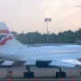 British Airways - Concorde - G-BOAE<br />Diese Maschine machte ihren letzten Flug am 17.11.2003 von LHR nach BGI, wo sie für lange Zeit abgestellt war, bevor ihr ein Museum errichtet wurde. <br />BGI - aus dem Flugzeugfenster geknipst. Ohne Handy, die gab es damals noch nicht. 7.12.2003